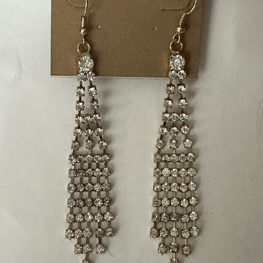 Carole Inc. jewelry gold tone dangling earrings